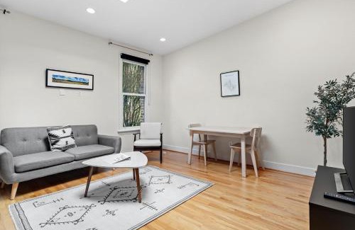 Northwest Maison | Logan Circle Carriage House 1b-1b Central & Bright