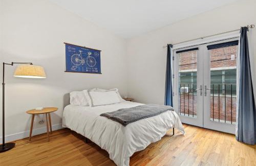 Northwest Maison | Logan Circle Carriage House 1b-1b Central & Bright