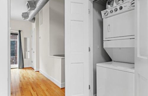 Northwest Maison | Logan Circle Carriage House 1b-1b Central & Bright