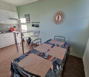 Elincourt-Sainte-Marguerite Appartement | Logement entier indépendant- 2 à 4 pers - Parking clos - Terrasse