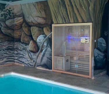 Saint-Germain-du-Val Appartement | Logement @ 10 personnes avec piscine intérieure 31 degrés zoo de la FLECHE 24 h du Mans