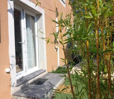 Ceret Appartement | Logement 2 personnes cosy avec petit jardin
