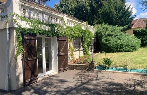 Saint-Eloy-de-Gy Maison | Logement avec 2 chambres pour 5 personnes maxi