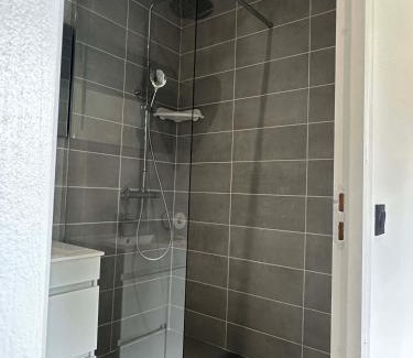 Cayenne Appartement | Logement avec piscine a 50 metre de la mer