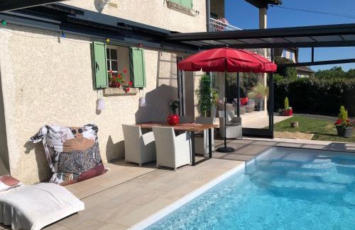 Estivareilles Appartement | Logement avec spa ,sauna et piscine privée chauffée du 15 avril à début octobre vue
