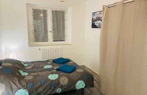 Jussac Maison | Logement de 40m2 de plein pieds dans une maison avec parking et terrasse