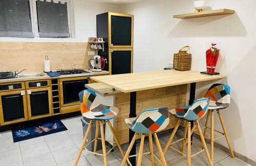 Jussac Maison | Logement de 40m2 de plein pieds dans une maison avec parking et terrasse