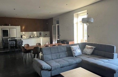 Francheville Copropriété | Logement de luxe avec piscine intérieure privée.PAS de fêtes 🥳