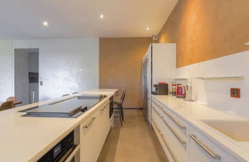 Francheville Copropriété | Logement de luxe avec piscine intérieure privée.PAS de fêtes 🥳