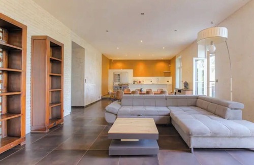 Francheville Copropriété | Logement de luxe avec piscine intérieure privée.PAS de fêtes 🥳