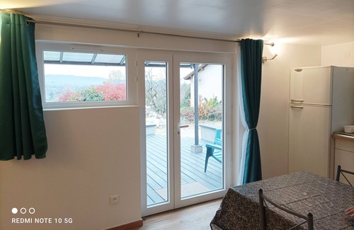 Saint-Beron Appartement | Logement de Type 3 Avec Terrasse Privative, A 10 Minutes du lac D'aiguebelette