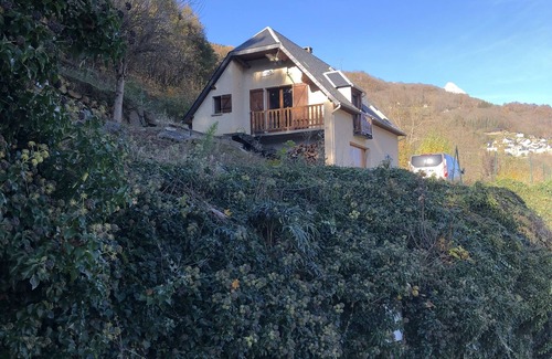 Sazos Maison | Logement entier avec vue terrasse extérieure et garage fermé