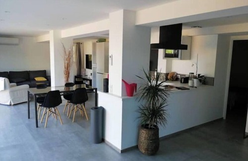 Sollies Pont Villa | logement entier-bas de villa secteur Hyères piscine hammam spa