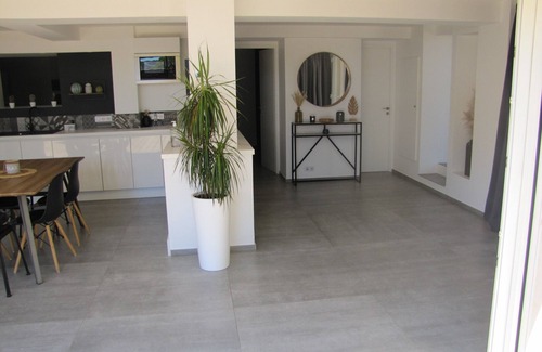 Sollies Pont Villa | logement entier-bas de villa secteur Hyères piscine hammam spa