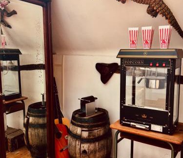Montreuil-sur-Therain Maison | Logement insolite La cachette des Pirates, ciné, pop corn
