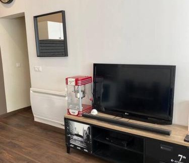 Sannois Appartement | Logement moderne, dans mon jardin, près de Paris et stade de France avec place de stationnement