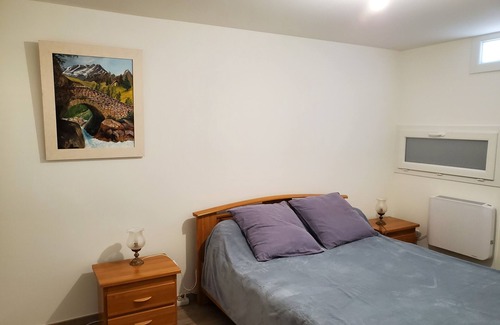 Cransac Appartement | Logement Spacieux et Serein Dans une Jolie Maison de Campagne