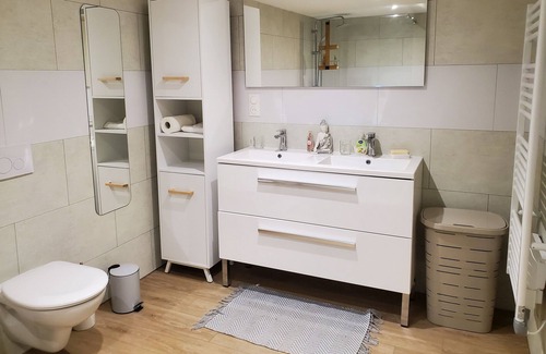 Cransac Appartement | Logement Spacieux et Serein Dans une Jolie Maison de Campagne