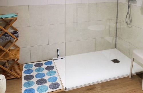 Cransac Appartement | Logement Spacieux et Serein Dans une Jolie Maison de Campagne