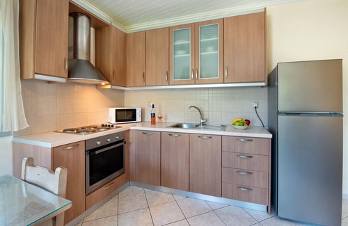 Longos Appartement | Loggos Haven: Chrisoula's upper-floor escape. Modern comforts, short walk to beaches.