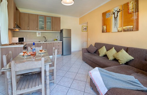 Longos Appartement | Loggos Haven: Chrisoula's upper-floor escape. Modern comforts, short walk to beaches.