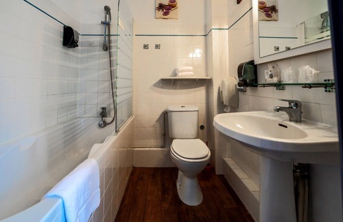 Douarnenez Hôtel | Logis Auberge de Kerveoc'h