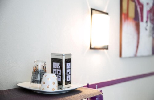 Combree Hôtel | Logis Auberge De L'ombrée
