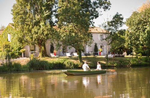 Velluire Hôtel | Logis Auberge De La Riviere