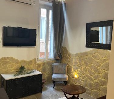 La Ciotat Appartement | Logis centre historique 4 personnes - Soleil Levant La Ciotat