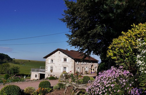 Uzemain Maison | LOGIS DE CHARME 4 épis gites france + PISCINE COUVERTE AVRil à FIN OCTOBRE
