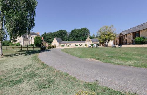 Le Vieil-Bauge Maison | Logis de Poëllier