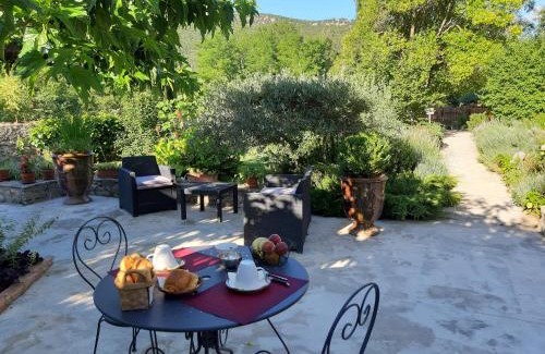 Sauve Maison | Logis des Magnans - Deux Chambres familiales pour 4 ou 5 personnes -
