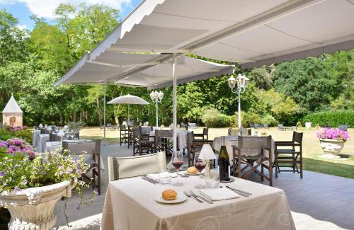 Salbris Hôtel | Logis Domaine De Valaudran