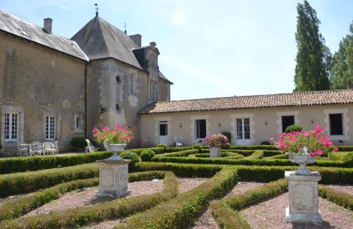 Lavoux Lit Et Petit-Déjeuner | LOGIS du Château du Bois Doucet