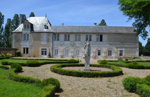Lavoux Lit Et Petit-Déjeuner | LOGIS du Château du Bois Doucet