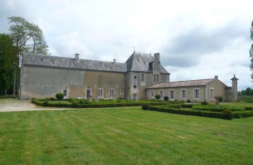 Lavoux Lit Et Petit-Déjeuner | LOGIS du Château du Bois Doucet