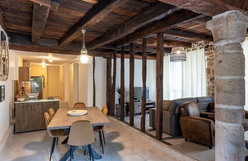 Beaulieu-sur-Dordogne Appartement | Logis face à l'abbatiale