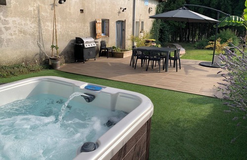 Genebrieres Maison | Logis Groly : Gîte 6 pers avec spa à la campagne proche de Montauban