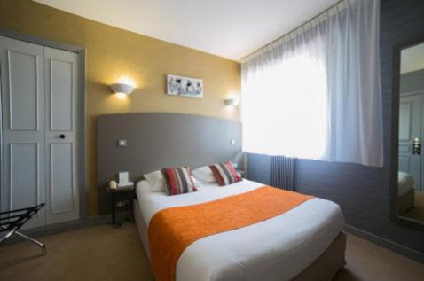 Doue-la-Fontaine Hôtel | Logis Hôtel Auberge de la Rose