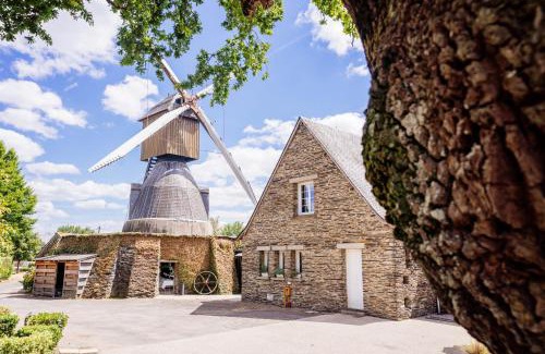 Avrille Hôtel | Logis Hôtel Domaine du Moulin Cavier - Restaurants & Spa