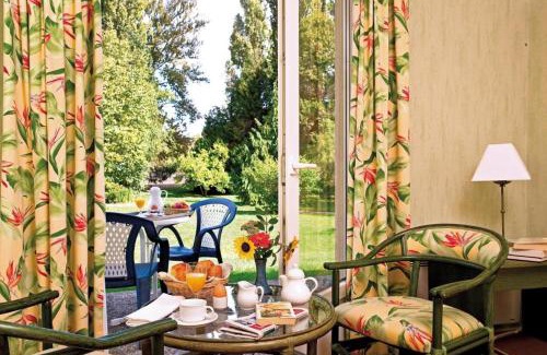 Le Veurdre Hôtel | Logis Hôtel du Pont Neuf
