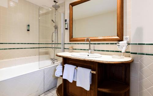 Larrau Hôtel | Logis Hôtel Etchemaïté