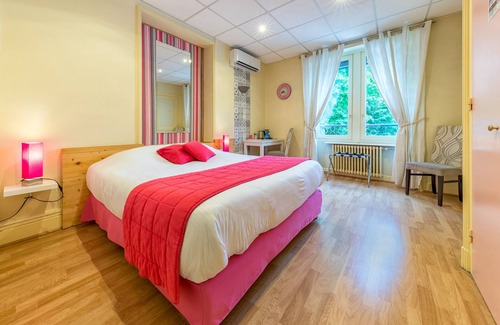 Bourgoin-Jallieu Hôtel | Logis Hôtel la Commanderie de Champarey