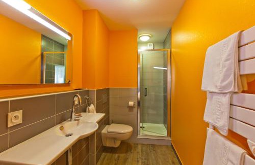 Clairvaux-les-Lacs Hôtel | Logis Hôtel LBB - les 2 lacs