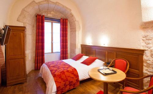 Langres Hôtel | Logis Hôtel Le Cheval Blanc