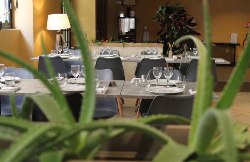 Navarrenx Hôtel | Logis Hôtel le Commerce