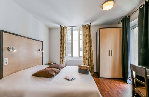 Navarrenx Hôtel | Logis Hôtel Le Commerce