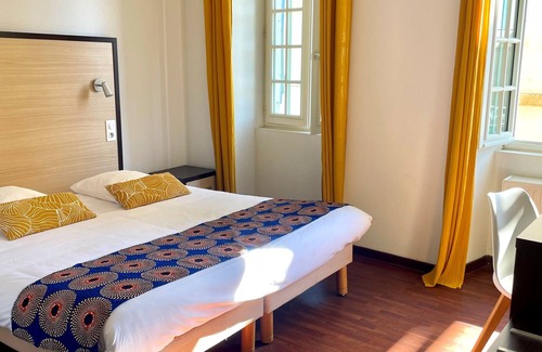 Navarrenx Hôtel | Logis Hôtel Le Commerce