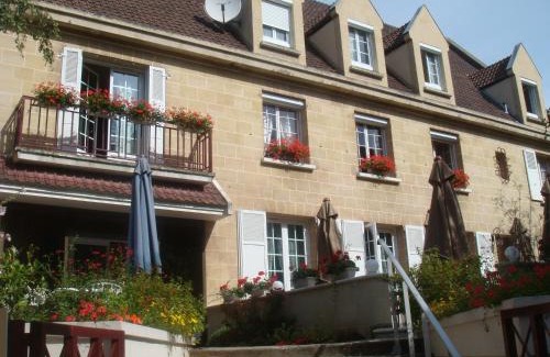 Neufchatel-en-Bray Hôtel | Logis Hôtel Les Airelles Neufchâtel En Bray