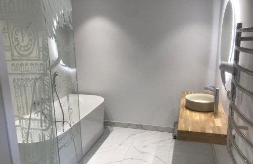 Gironcourt-sur-Vraine Hôtel | Logis Hôtel Restaurant La Vraine